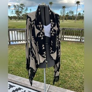 ⚡️GUC⚡️Black & Tan Geometric Print Cardigan - Women’s Large